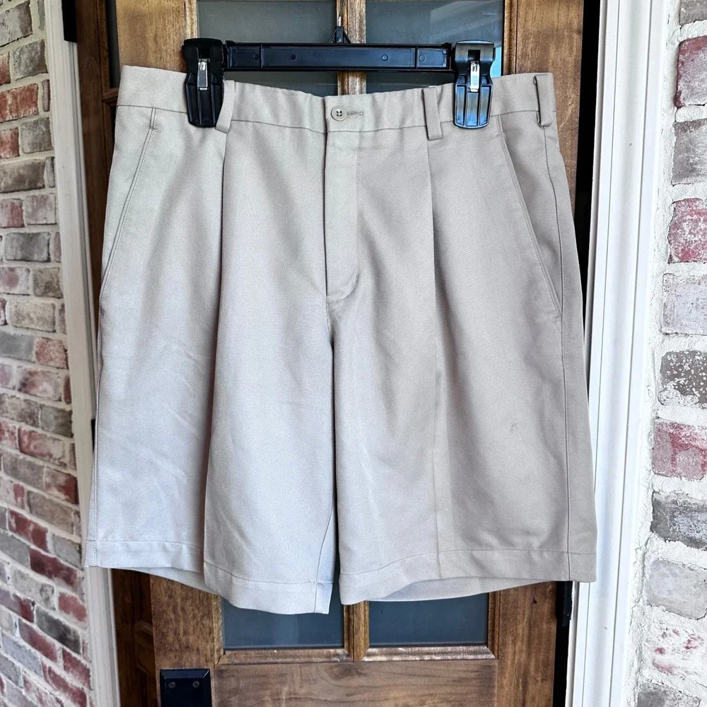Nike Golf Shorts‎ Mens 34 Khaki Tan Pleated Fit Dry Performance Athletic Active